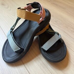 Teva Hurricane XLT2 Sandals – Women’s Size 6 – Multicolor